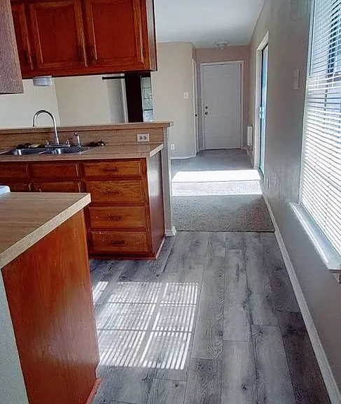 601GV — Photo 4