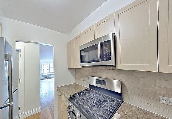 4th image of 210 W 89th St APT 4L