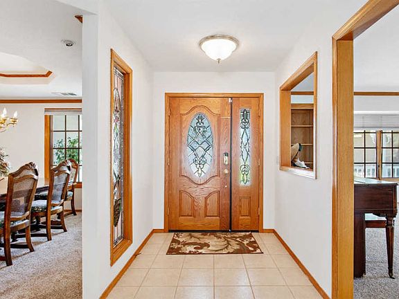 5th image of 290 Orange Ct