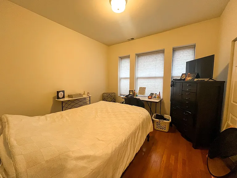 710-16 W Buckingham Pl — Photo 6