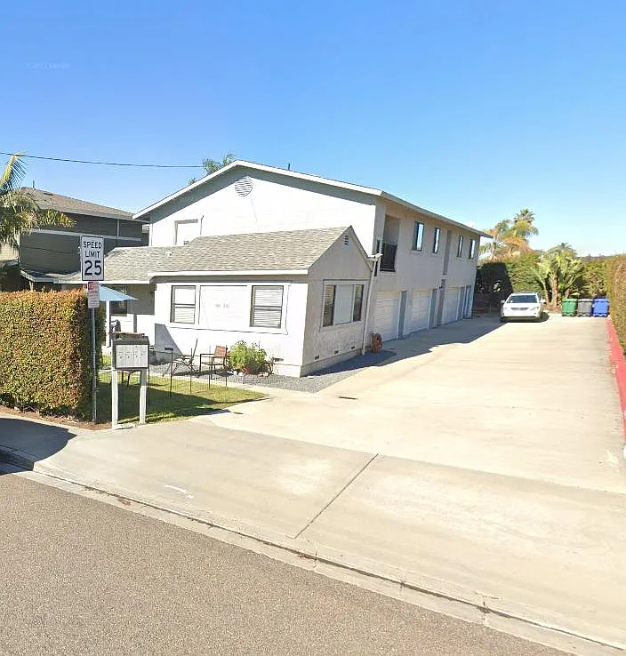 980 Laguna Dr — Photo 1