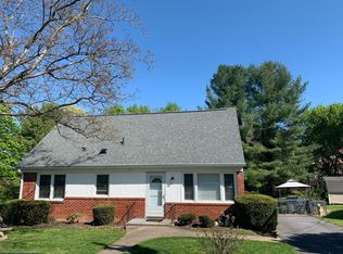 17 N Lynnhaven Dr, Staunton, VA 24401