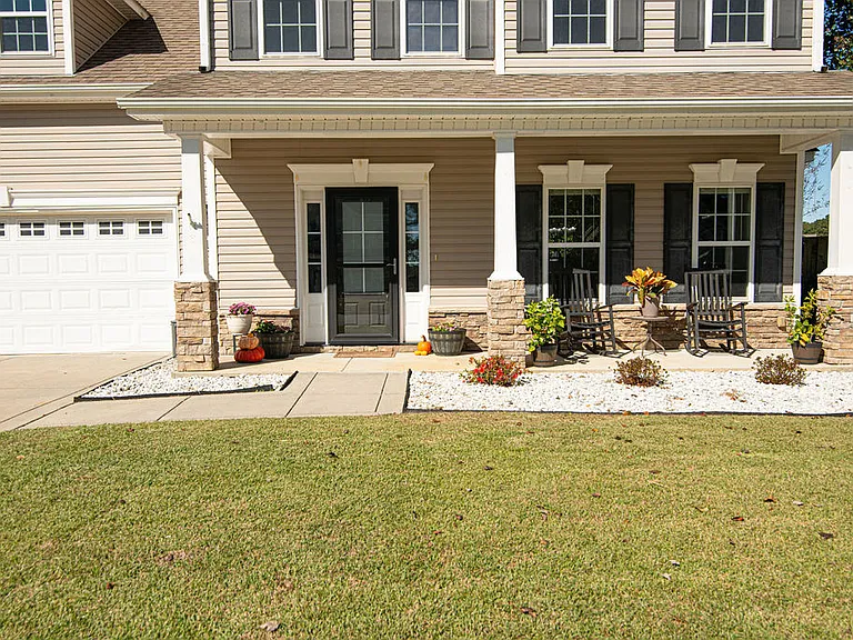 218 Maidstone Dr — Photo 4