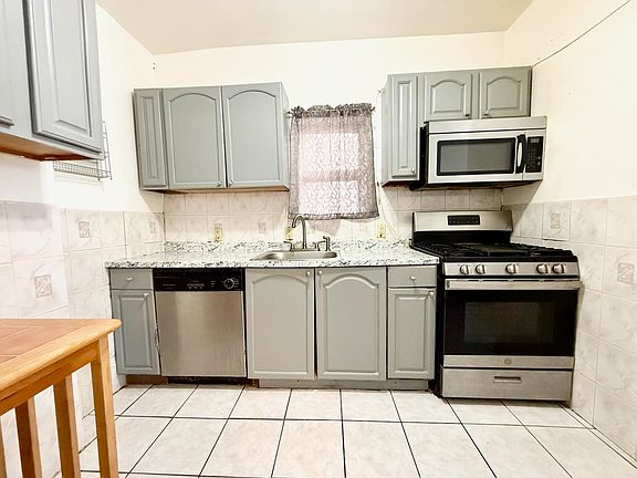 2nd image of 183 Fairview Ave #1