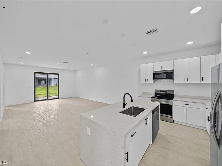 4733 27th St SW — Photo 12