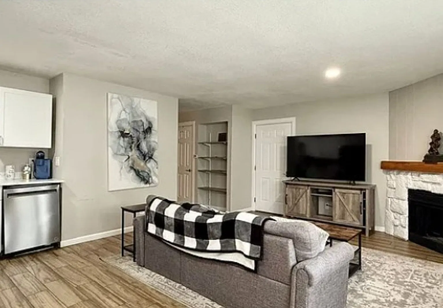Charming 2BR Duplex in Colorado Springs — Photo 3