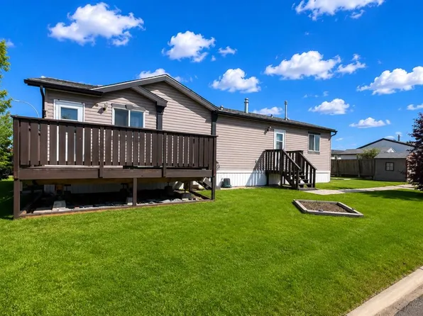 8701 W 90th St, Grande Prairie, AB T8X 1V6