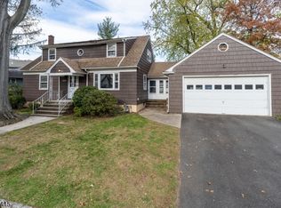 521 Amsterdam Ave, Roselle Park, NJ 07204