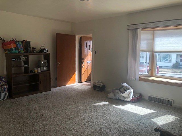 1st image of 211 10th Ave N