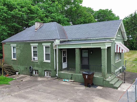 4th image of 319 Pleasant St