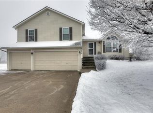 8206 N Mersington Ave, Kansas City, MO 64119