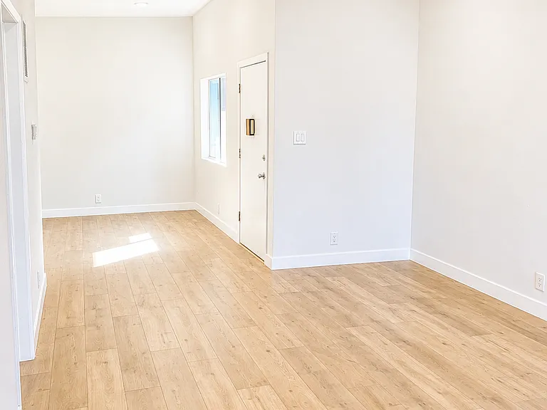 4540 Hazeltine Ave #14 — Photo 4