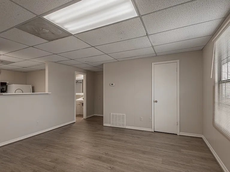 626 University Ave — Photo 10