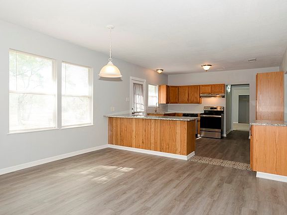 4th image of 7566 Carnation Ave