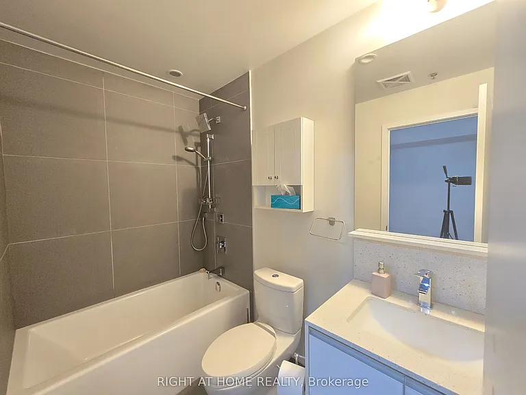 20 Gladstone Ave #617 — Photo 8