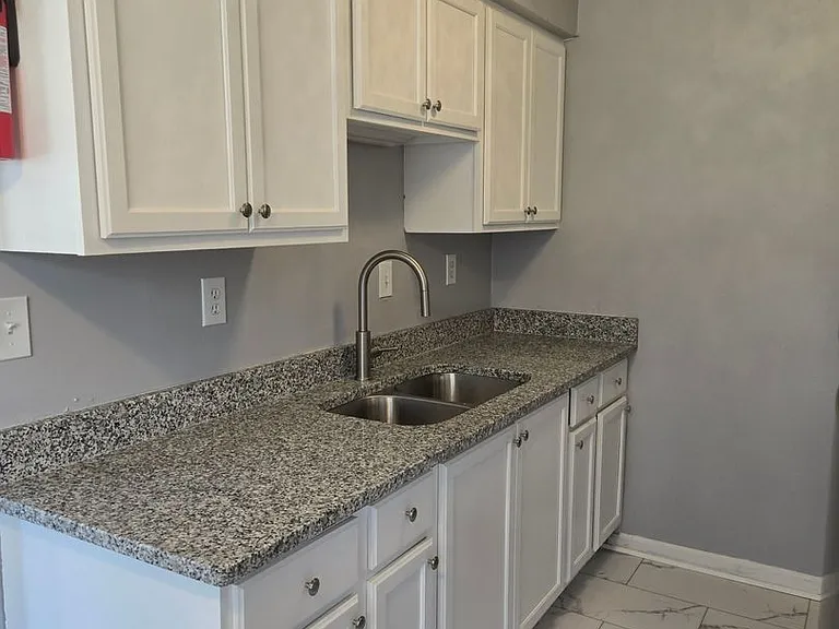 1009 Hannah St — Photo 4