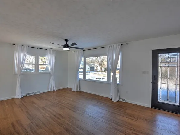 945 Crestview Ct, Mt Zion, IL 62549