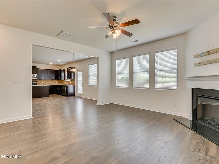 1147 Sims Dr — Photo 11