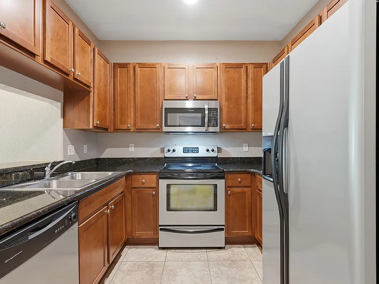 1440 NW 3rd Pl #307 — Photo 4