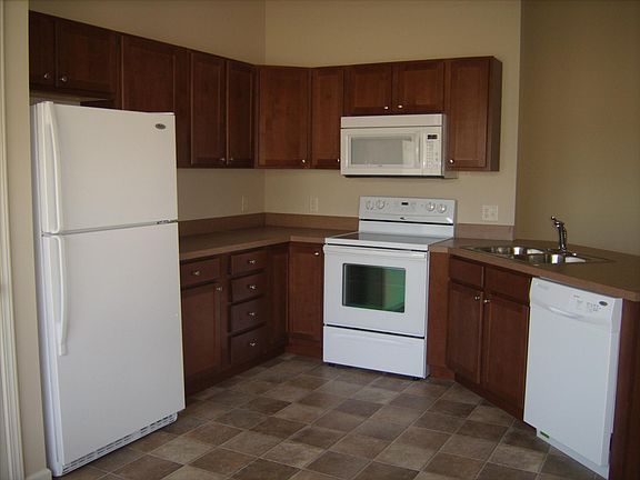 3rd image of 326 Rose Hill Ln