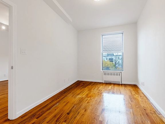 3rd image of 356 Henry St APT 2R