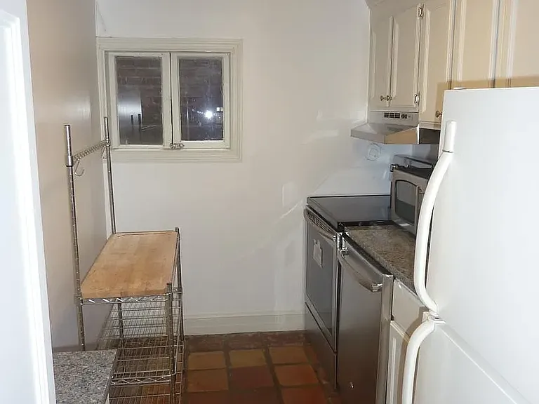 913 F St NE #BASEMENT — Photo 2