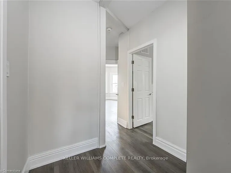 200 Park Ave #UPPER — Photo 27
