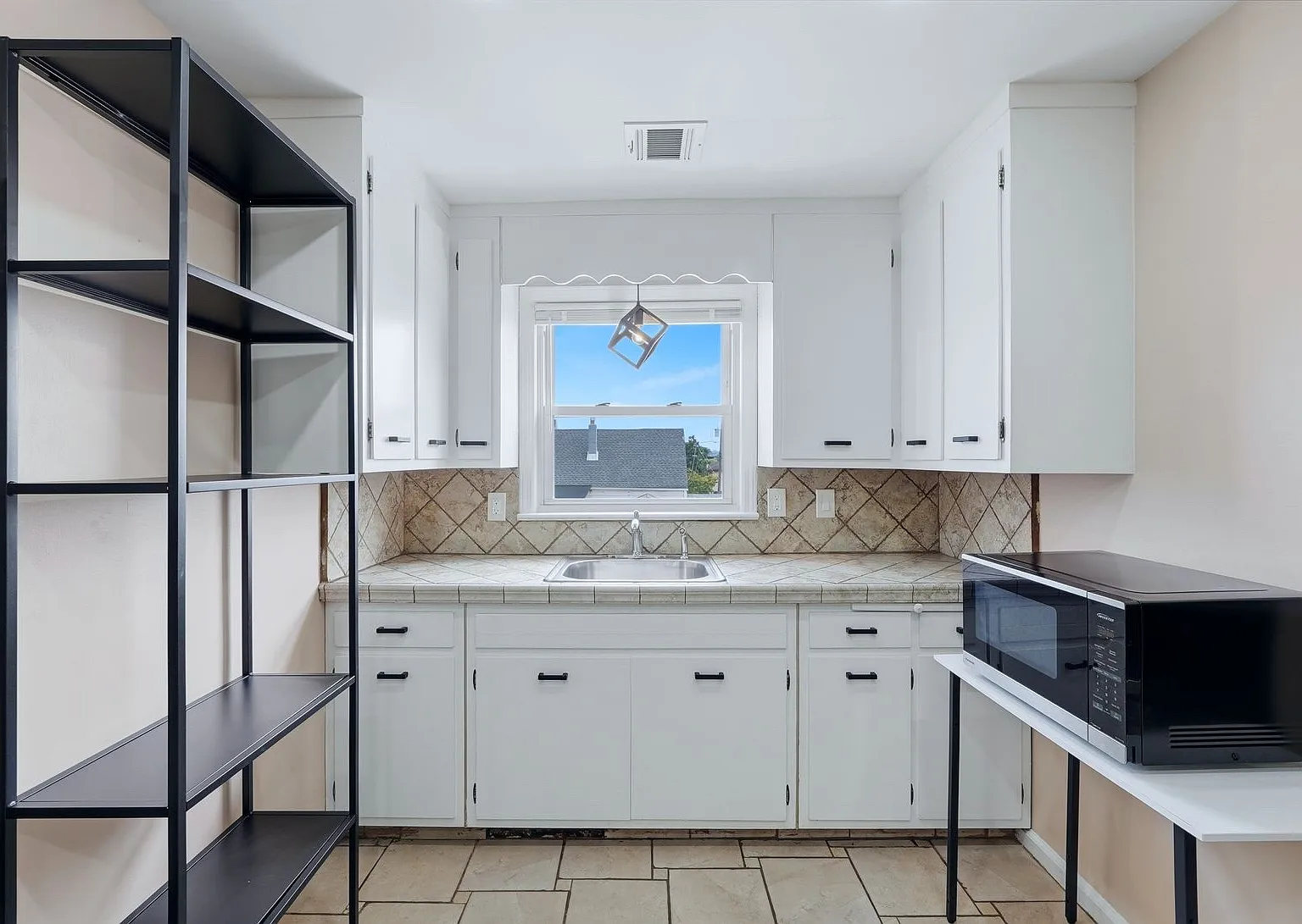 2 bed, $2,500 — Photo 4