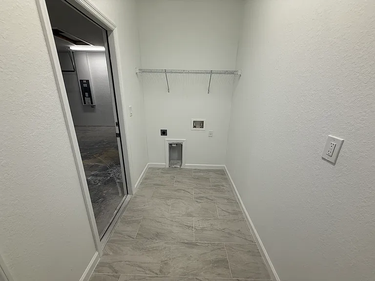 2523 Cloras St — Photo 18