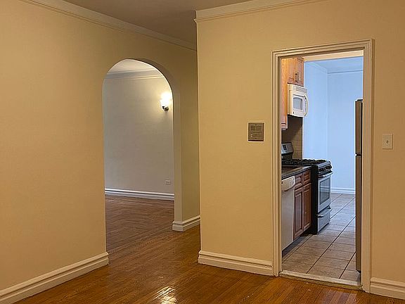 2nd image of 4115 44th St APT 5K