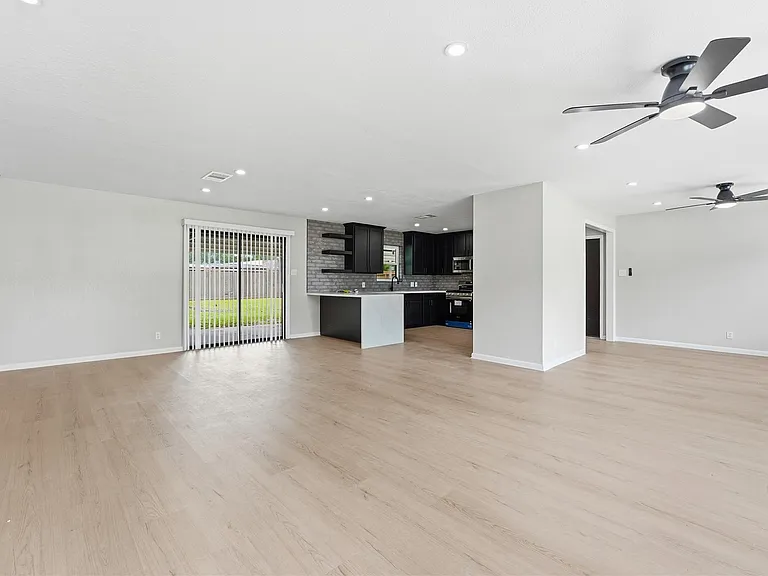 8931 Blankenship Dr — Photo 3
