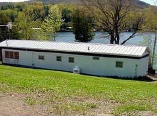 99 Shoreline Dr, Barnet, VT 05821