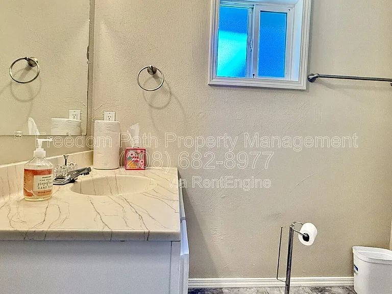 1008 Church St — Photo 13