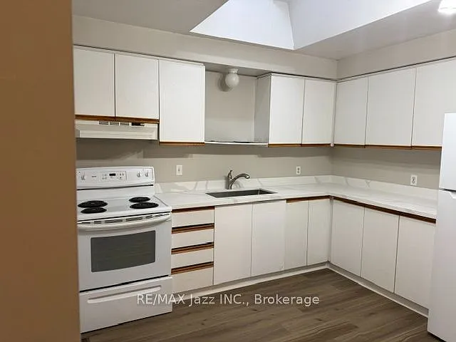 5 Turnberry Cres — Photo 4