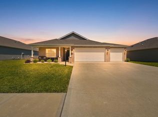 1026 Miller Woods Way, New Haven, IN 46774