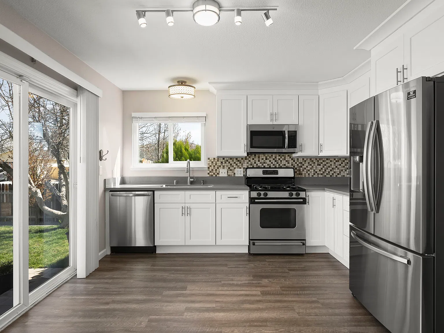 4 bed, 1310 sqft, $2,800 — Photo 3