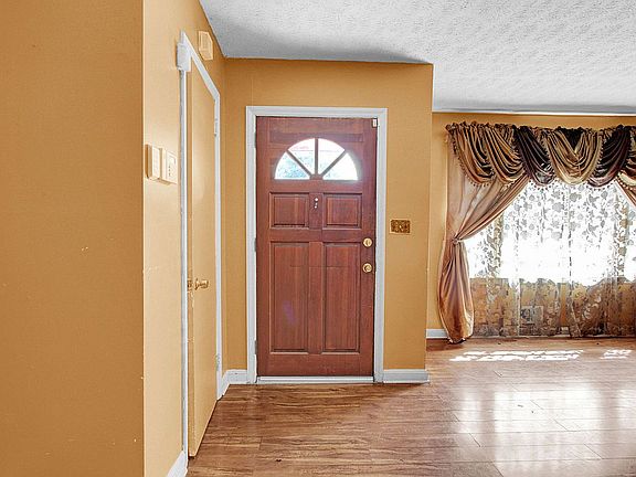 2nd image of 2831 Rollingwood Ln SE