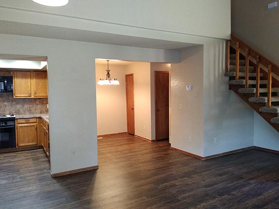 4th image of 14033 Fairhill Ave