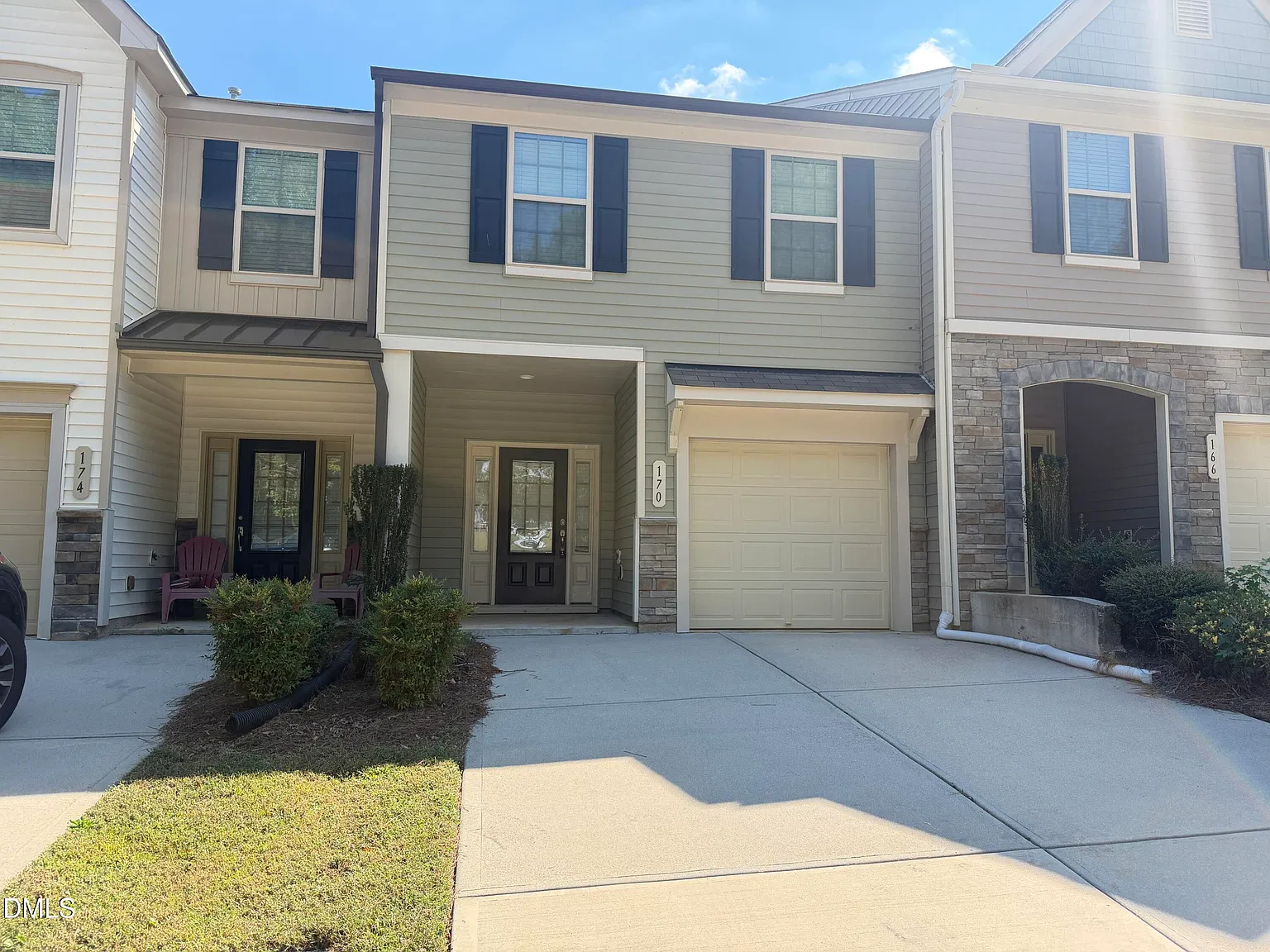 3 bed, 2.5 bath, 1600 sqft, $1,775 — Photo 1