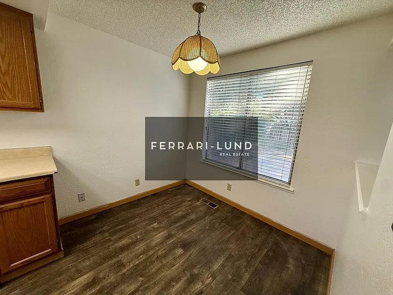 6065 Diplomat Dr — Photo 4
