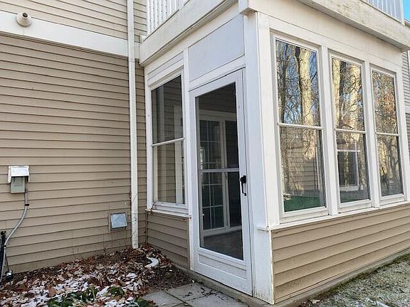 3rd image of 530 Fieldstone Cir N