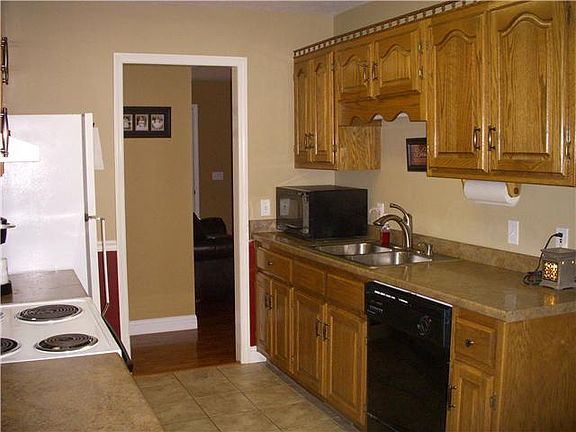 5th image of 85 Kenwood Ct