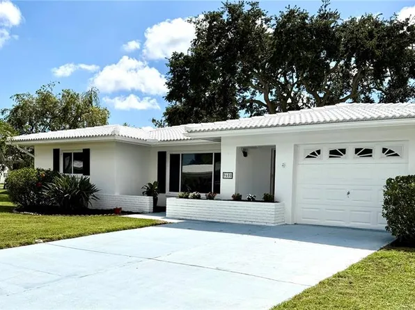 9608 41st St N #2, Pinellas Park, FL 33782