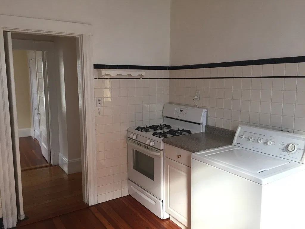 3 bed, 1.0 bath, 1427 sqft, $2,900 — Photo 4