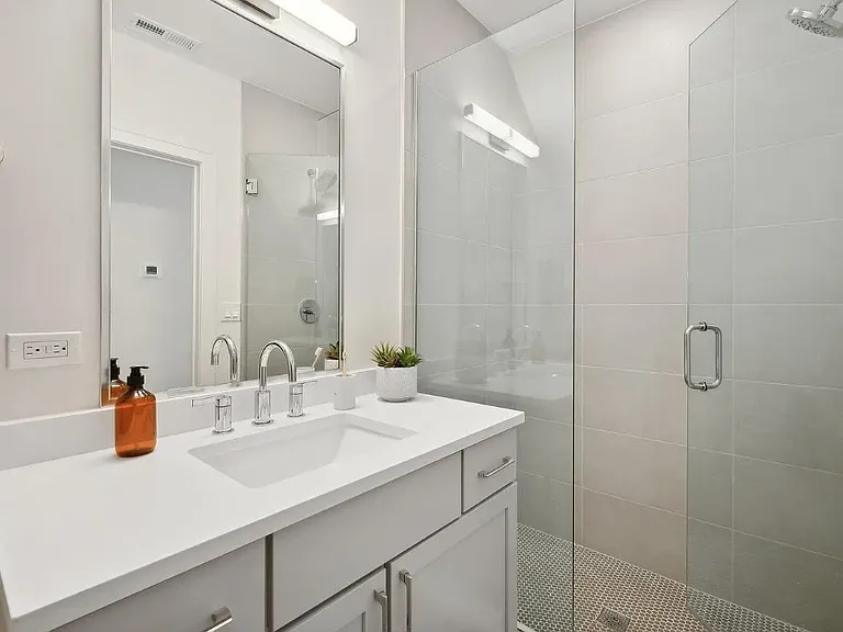 3615 N Wilton Ave #PENTHOUSE — Photo 18