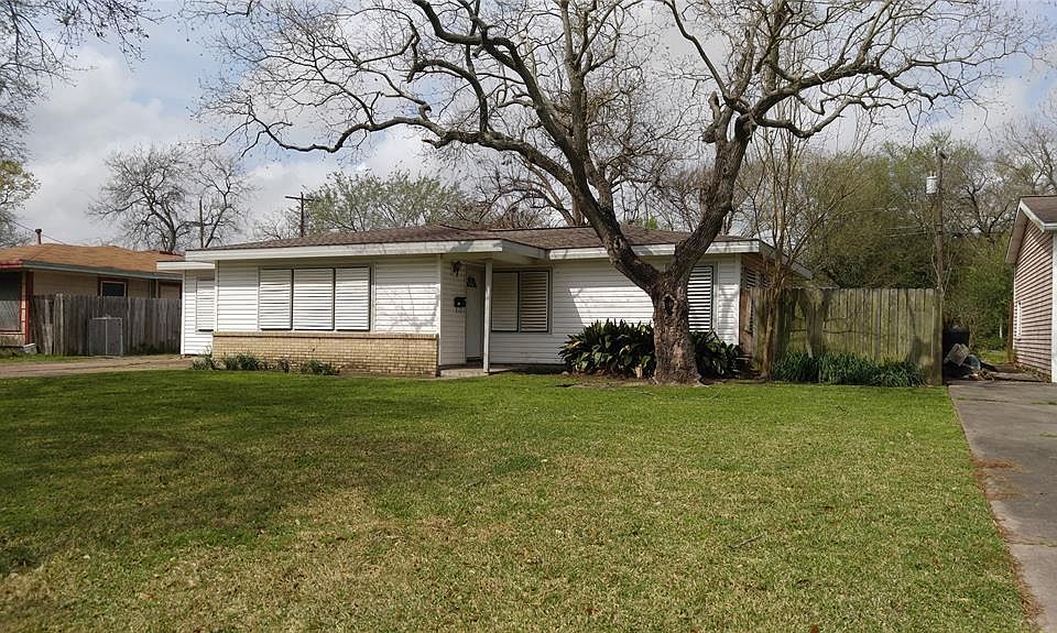 1st image of 1126 Park Ln