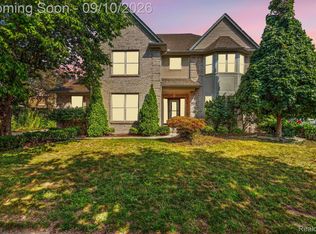 48802 Crescent Dr, Macomb, MI 48044