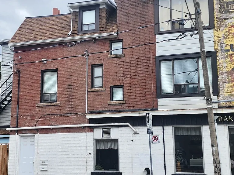 488 Logan Ave — Photo 2