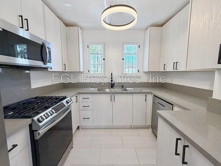 1016 1/2 S Crescent Heights Blvd — Photo 12