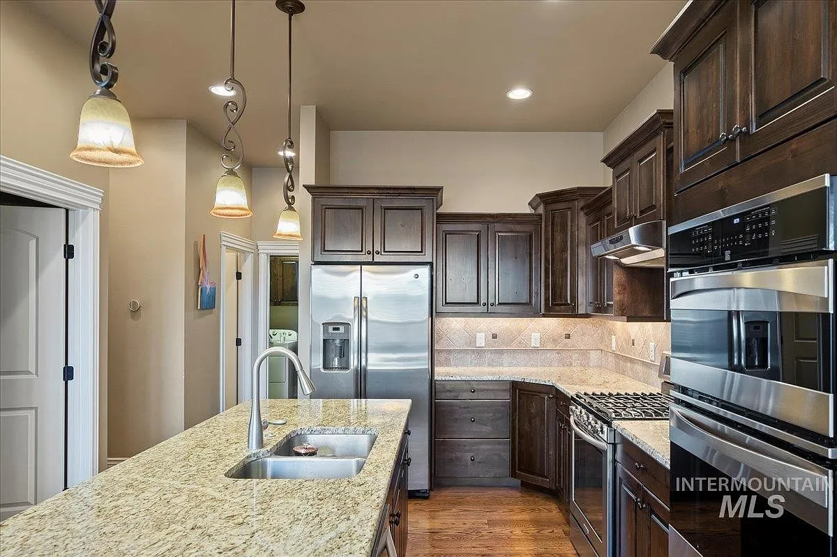 3 bed, 1787 sqft, $2,450 — Photo 1